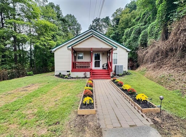 2011 Rt 1428, Prestonsburg, KY 41653
