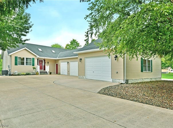 1835 Morning Star Drive, Roaming Shores, OH 44084