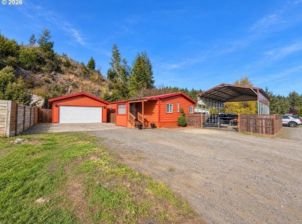 450 TIARA St, Lakeside, OR 97449