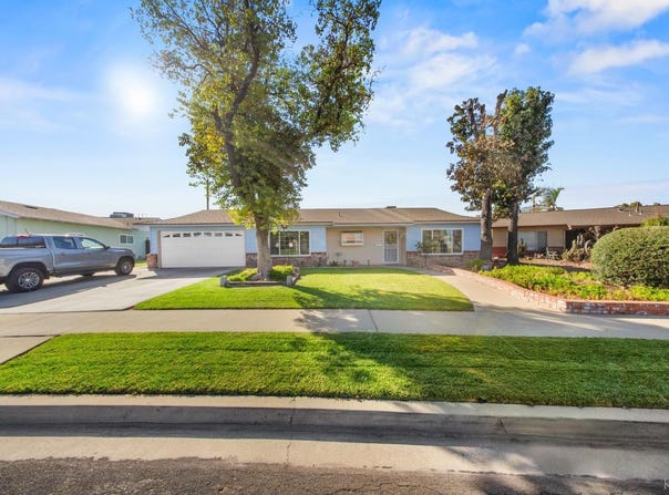 2009 Fairmont Drive, Hanford, CA 93230