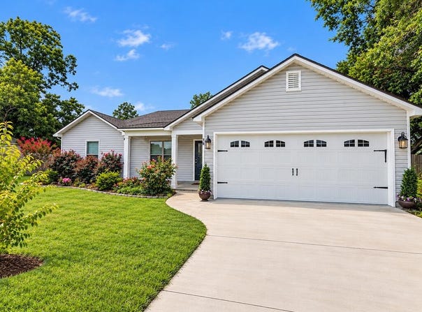 96 Pine Street, Ray City, GA 31645