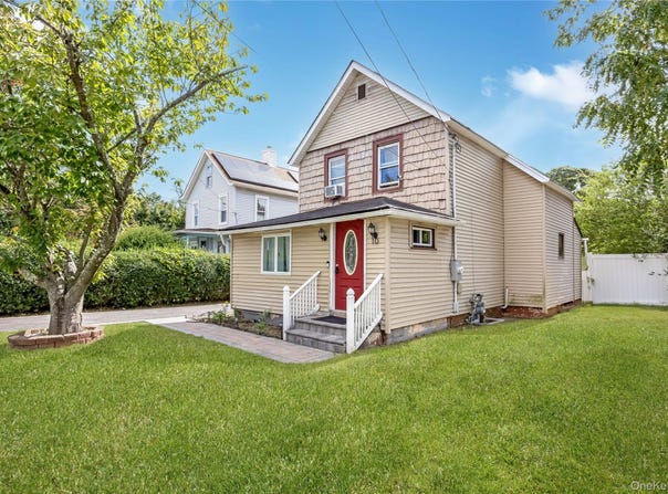10 Brightside Avenue, Central Islip, NY 11722
