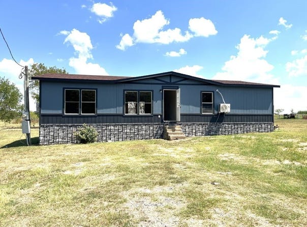 611 E Broadmore Avenue, Wills Point, TX 75169