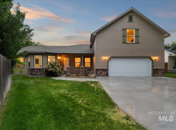 1231 N 14th E, Mountain Home, ID 83647