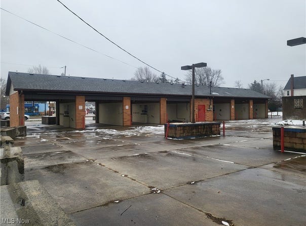 827 Middle Avenue, Elyria, OH 44035
