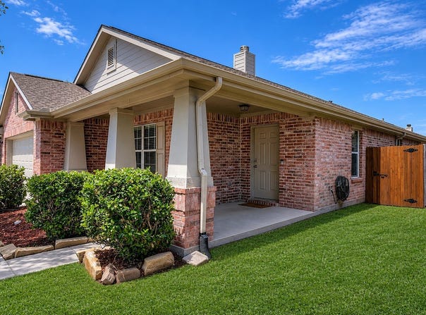 2011 Zavala, Forney, TX 75126
