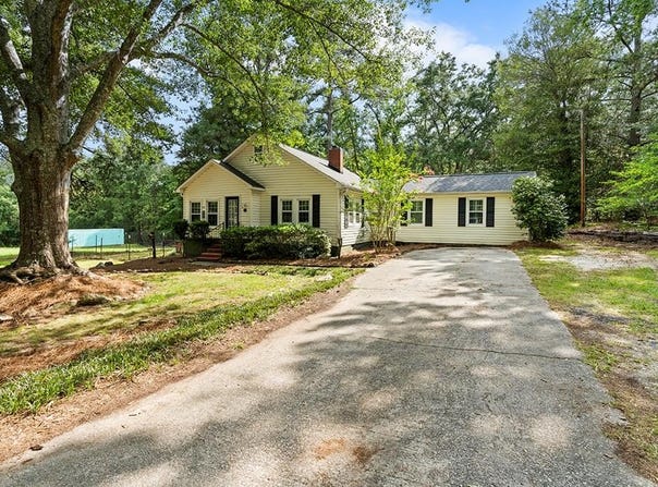 2176 Longview Rd, Cross Hill, SC 29332
