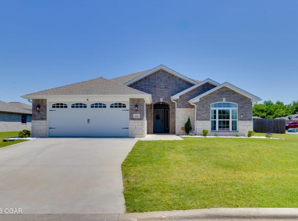 320 Sidney Lane, Webb City, MO 64870