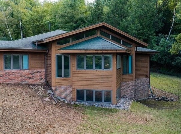100 PINE CREST Lane, IOLA, WI 54945