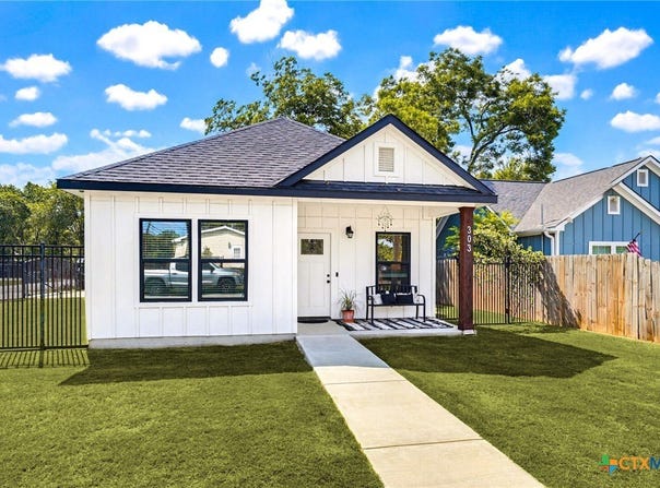 303 Pine Street, Luling, TX 78648
