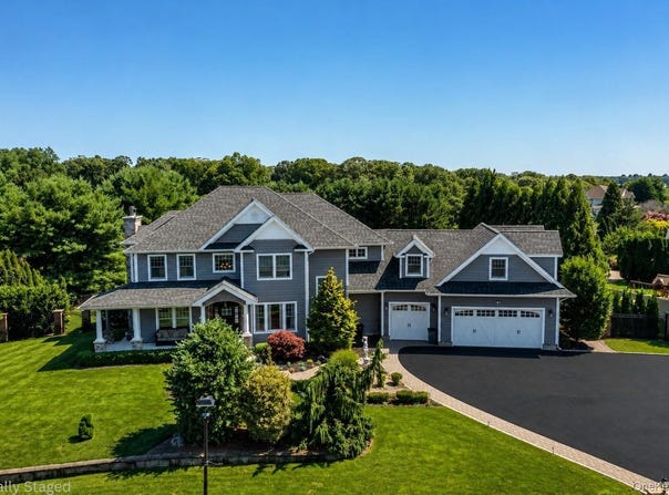 30 Hampton Drive, Center Moriches, NY 11934