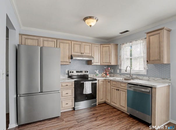 85 Carriage Path S, Milford, CT 06460