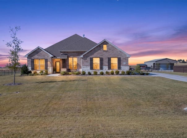 4004 Sanger Meadow Drive, Sanger, TX 76266