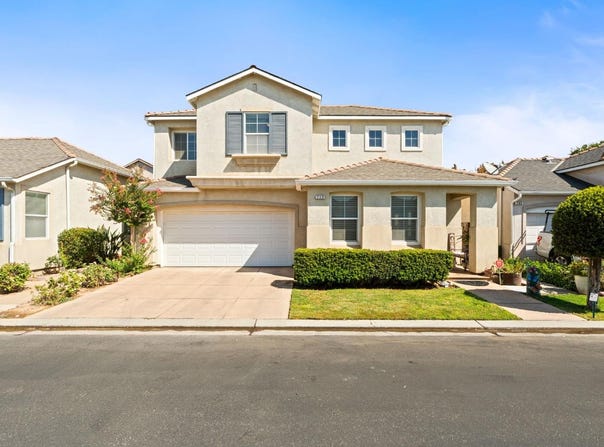 713 W Bordeaux Lane, Clovis, CA 93619