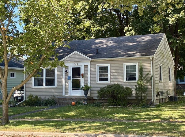 913 N Hickory Street, Owosso, MI 48867
