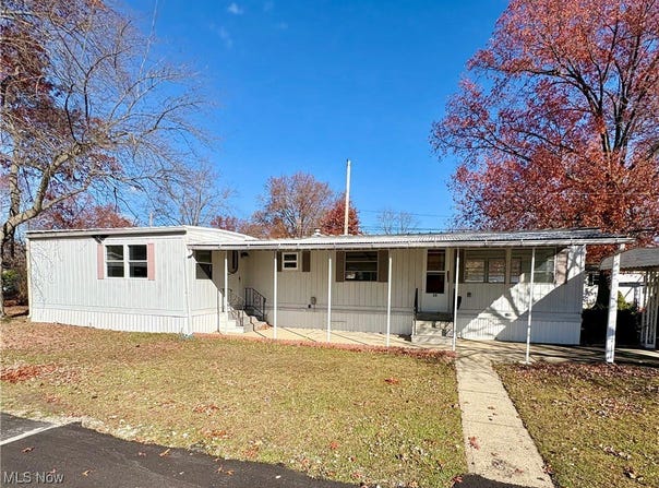 20 Van Ess Drive, Olmsted Falls, OH 44138