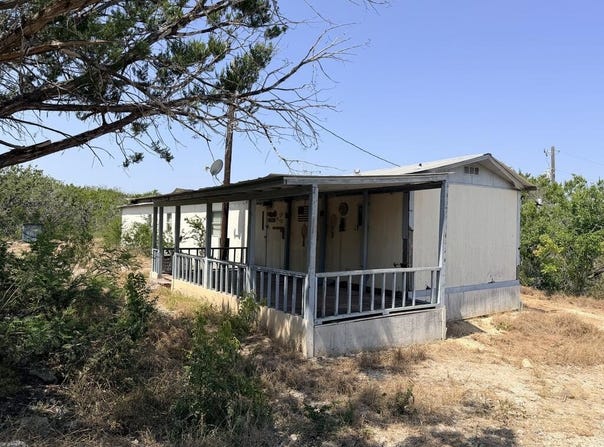 4807 CR 429, Uvalde, TX 78801