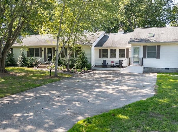 4 JAMES ST, ONANCOCK, VA 23417
