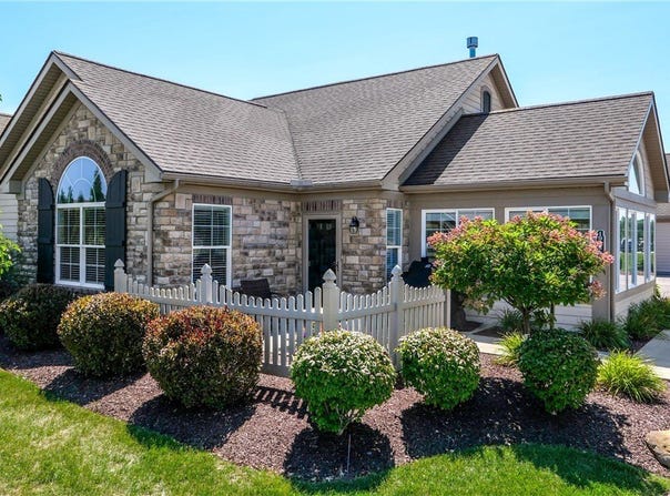 1942 Woods Drive, Streetsboro, OH 44241