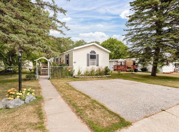 807 W Stowe St, Duluth, MN 55808