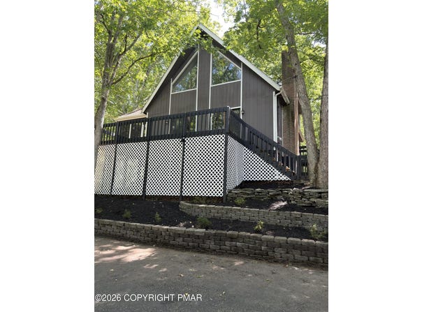 6255 Decker Road, Bushkill, PA 18324