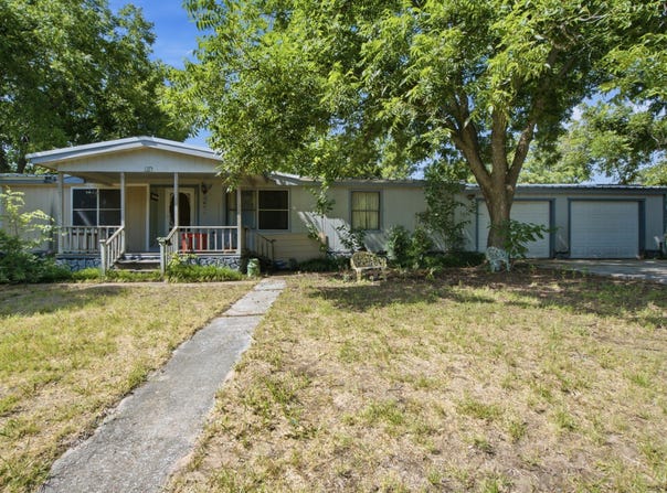 816 W Ayers Avenue, De Leon, TX 76444