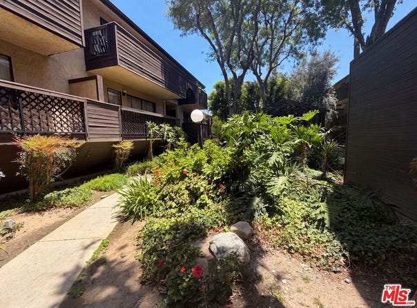 7300 Corbin Ave, Reseda, CA 91335