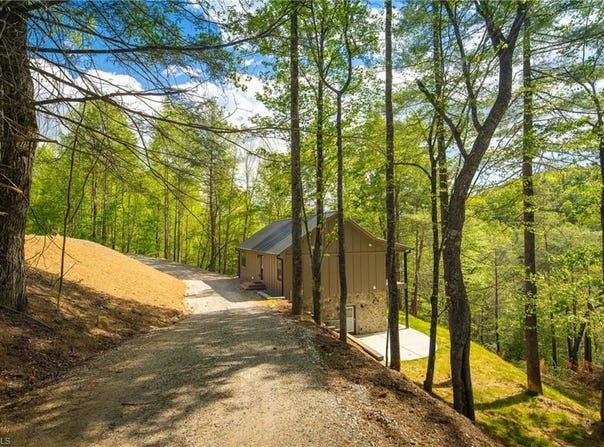 114 Woodpecker Road, Purlear, NC 28665