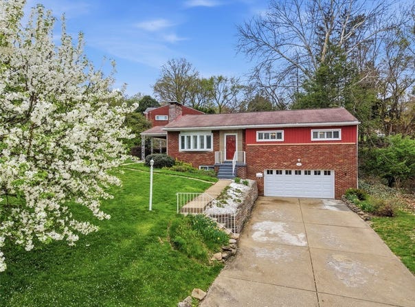 401 Clair Dr, Upper St Clair, PA 15241