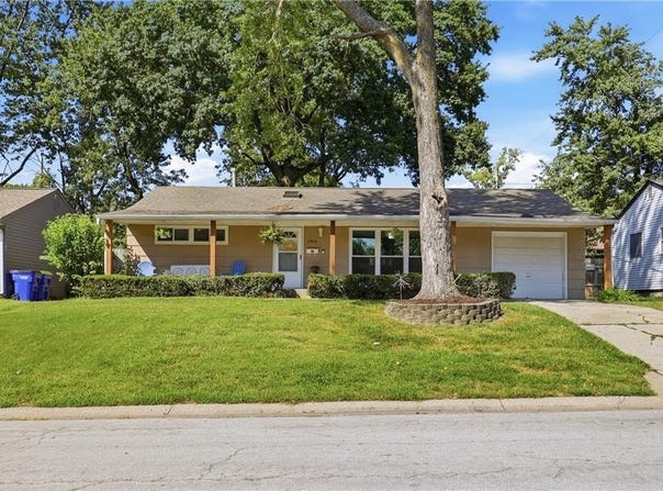 5914 N Park Avenue, Gladstone, MO 64118