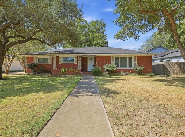 618 Bellevue Drive, Cleburne, TX 76033