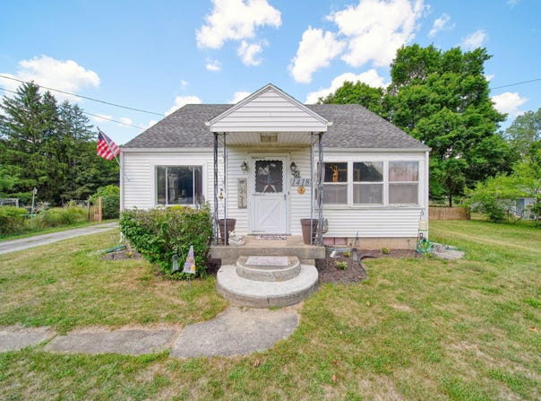 1418 Moore Road, Adrian, MI 49221