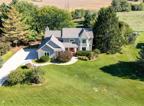 1481 Rivers Edge Pkwy, Oconomowoc, WI 53066