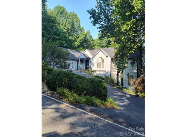 135 POPLAR Loop, Flat Rock, NC 28731