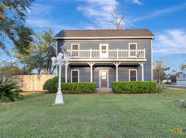 114 S WASHINGTON, El Campo, TX 77437