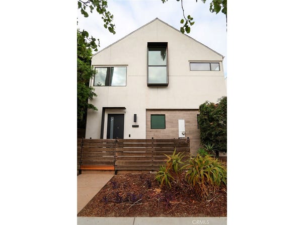 10700 W Octave, North Hollywood, CA 91601