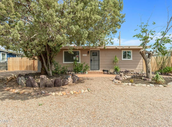 111 E APACHE Street, Huachuca City, AZ 85616