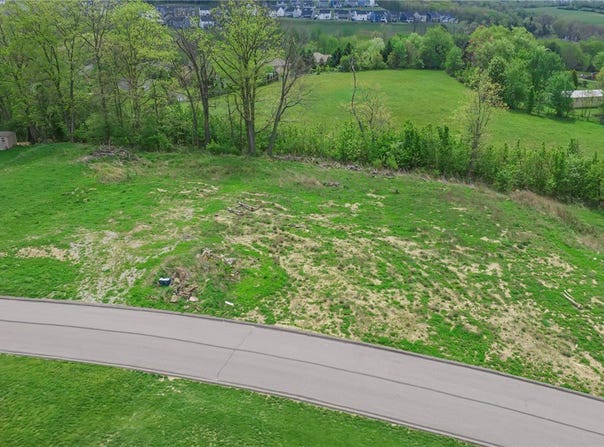 55 Ridgewood Dr, Cecil, PA 15057