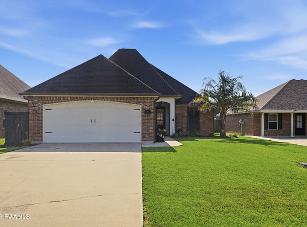 106 Pecan Street, Iowa, LA 70647