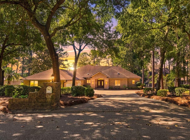 2422 Edgewater Drive, Niceville, FL 32578