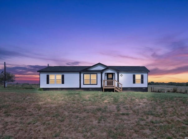 480 Brooks, Poteet, TX 78065