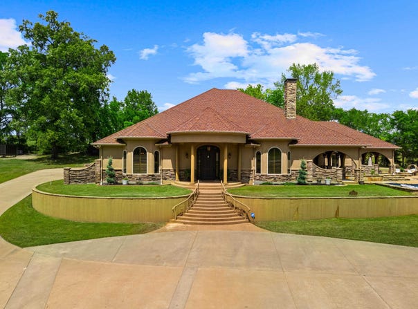 440 Susan Rd, Gladewater, TX 75647