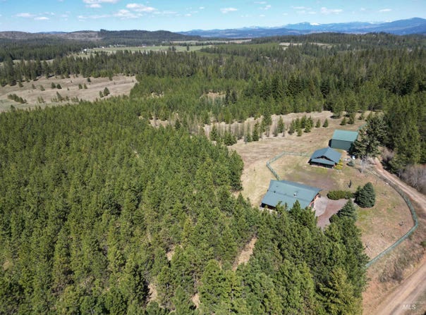 4975 Middle Road, Lenore, ID 83541