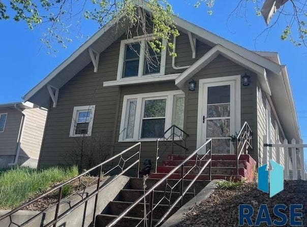 304 E Beebe Ave, Chamberlain, SD 57325
