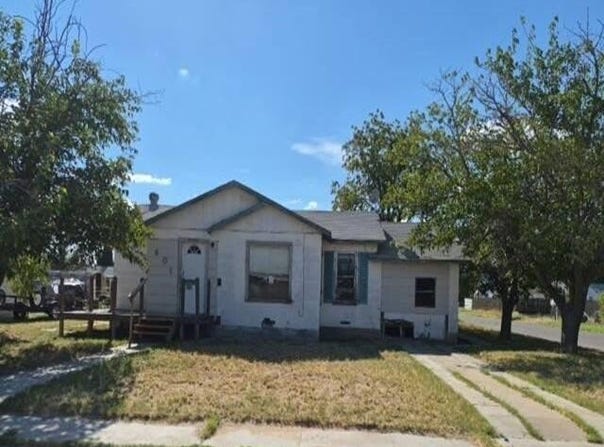 601 S Franklin Ave, Monahans, TX 79756