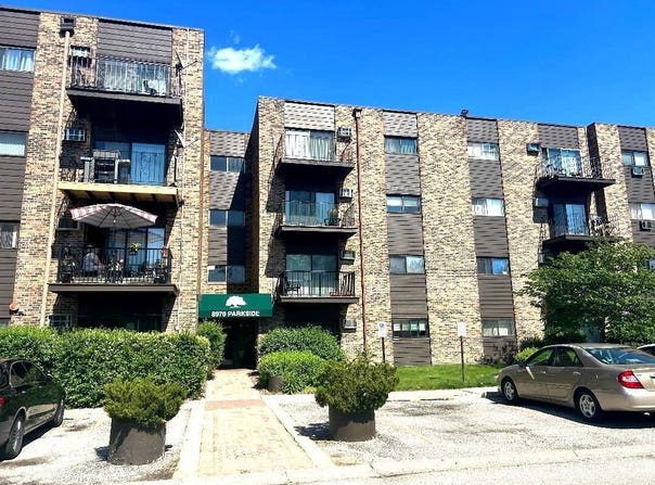 8970 N Parkside Avenue, Des Plaines, IL 60016