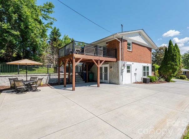 11 Summit Drive, Arden, NC 28704