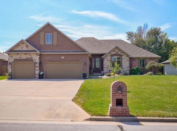 1124 E Headley Street, Springfield, MO 65803