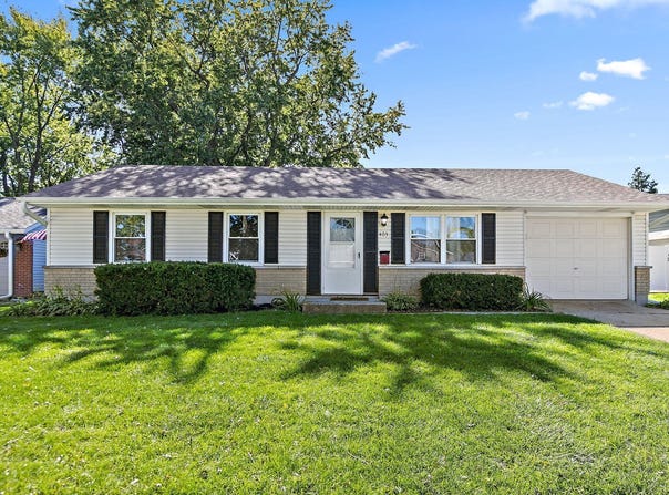 403 Krause Avenue, Streamwood, IL 60107