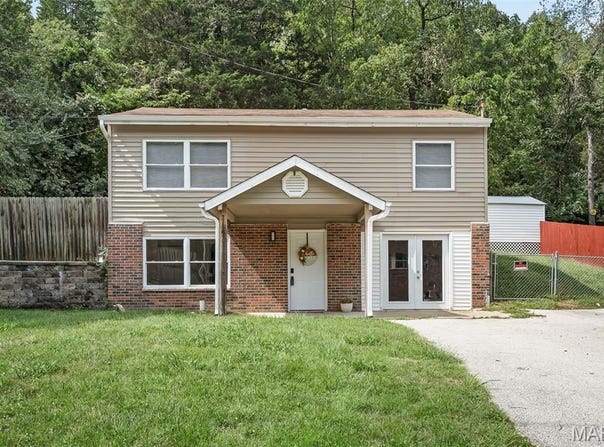 2119 Linnus Drive, High Ridge, MO 63049